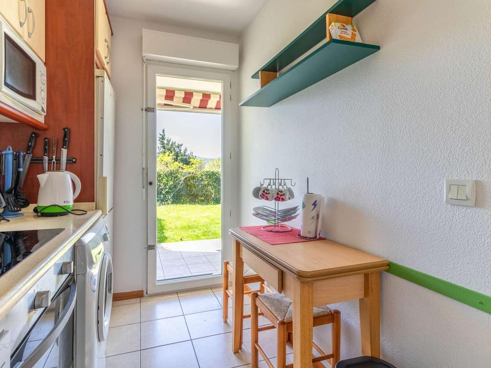 Appartement charmant avec parking - 4 pers. - FR-1-2-449 Apartment in Hendaye