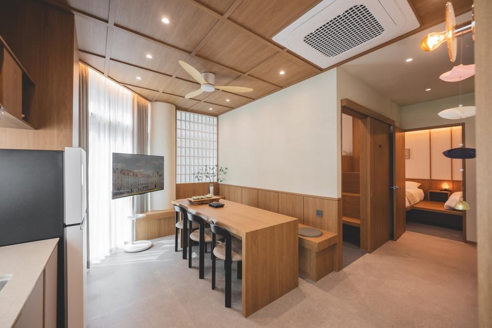 Communal lounge/ TV room, TV and multimedia, Living room, Seating area, Dining area, air conditioner
