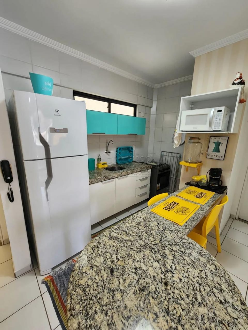 Kitchen or kitchenette, minibar, oven