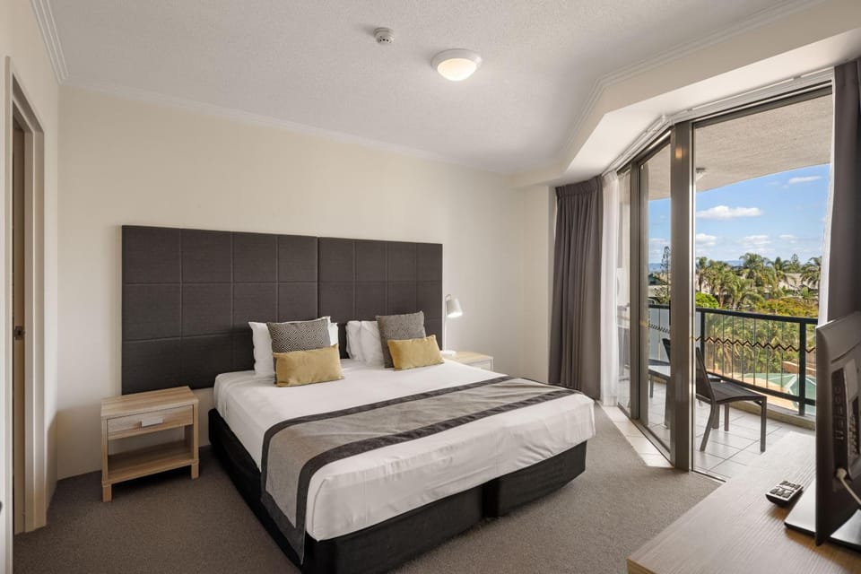 Sun City - Private Apartments Hosted by Coastal Letting Co Apartment in Surfers Paradise