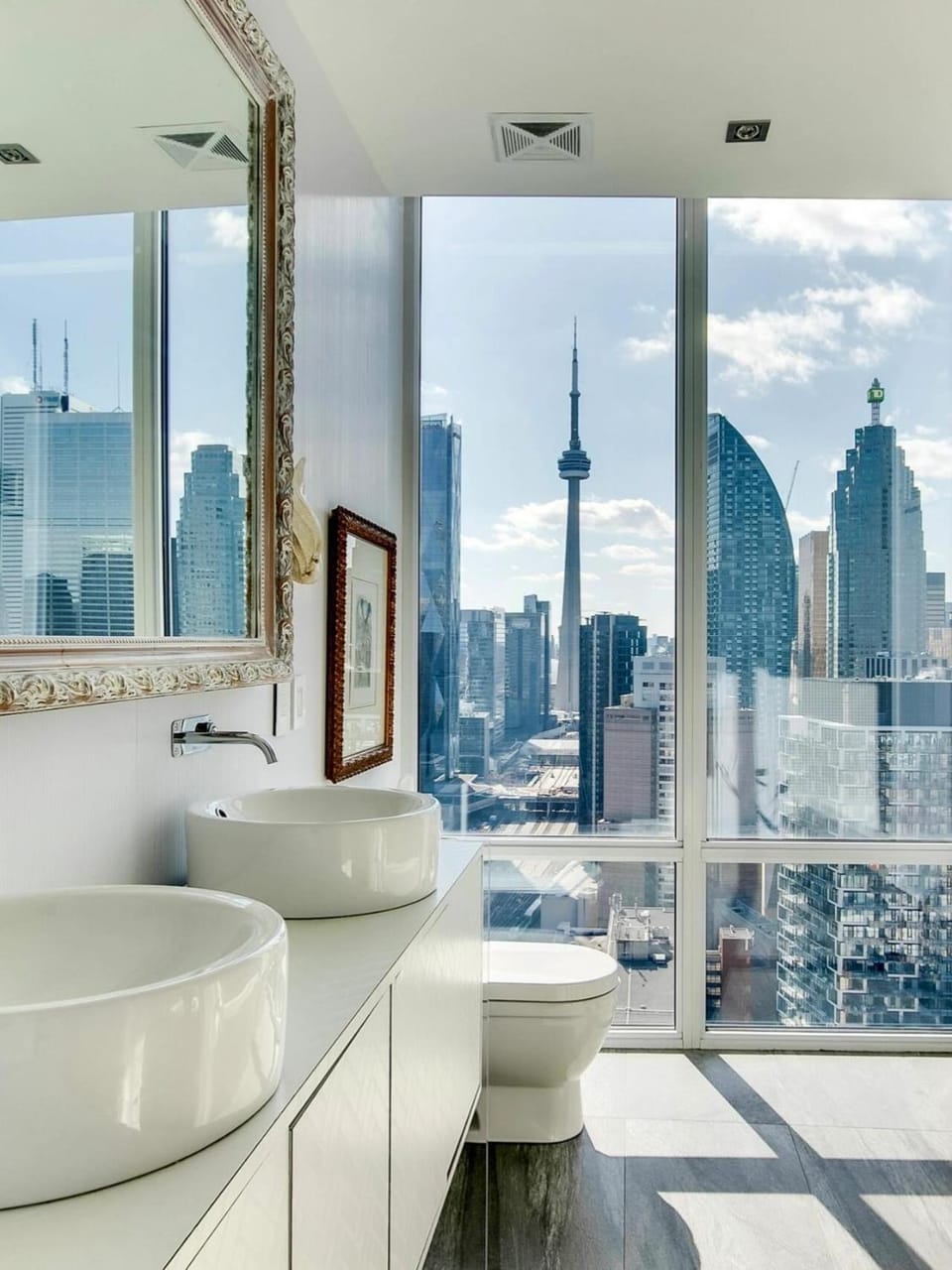 Luxurious Panoramic Skyline Penthouse 2Bedrooms Suites CN Toronto Downtown Apartment hotel in Toronto
