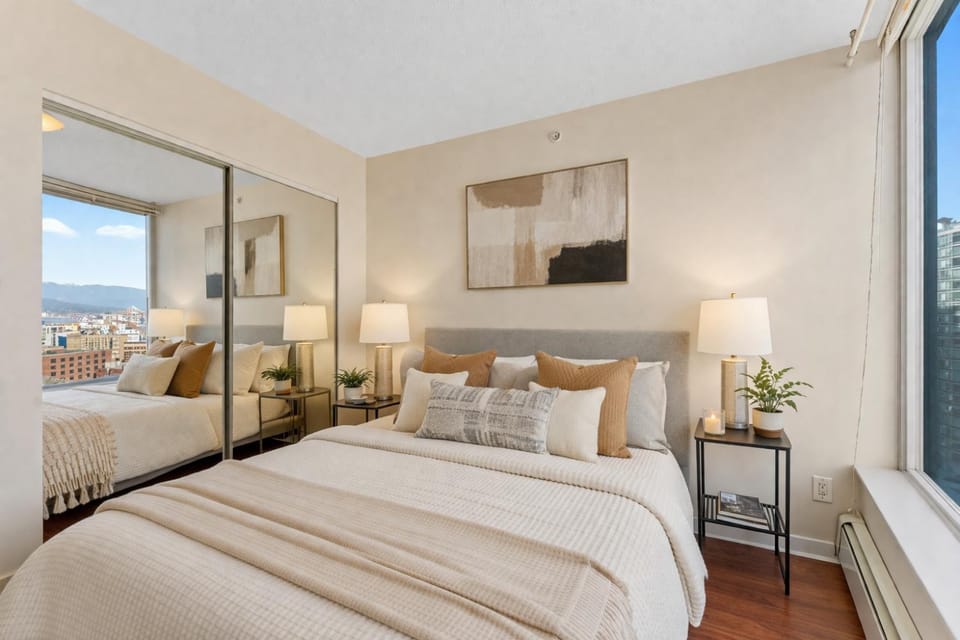 Spacious 3BR Suite with Views Heart of Downtown Apartment in Vancouver