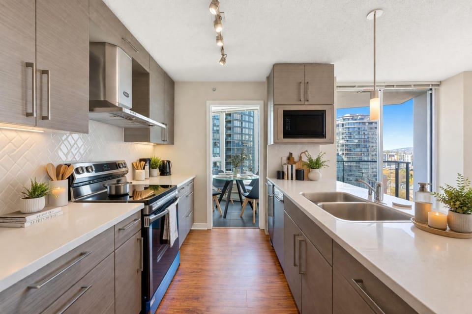 Spacious 3BR Suite with Views Heart of Downtown Apartment in Vancouver