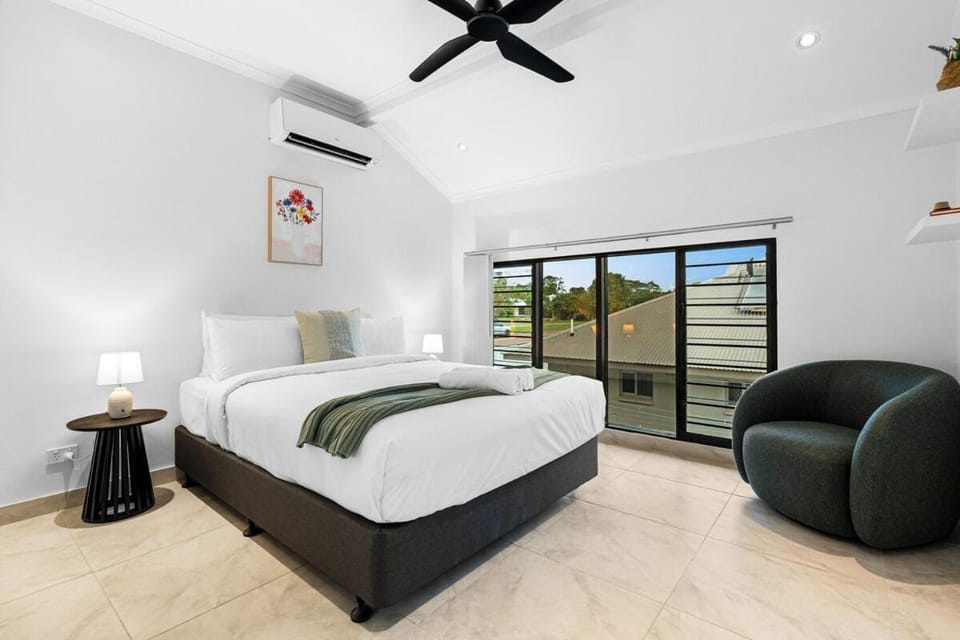 Zen Monarch 5BR Family Luxury Retreat - Pool - BBQ Apartment in Darwin
