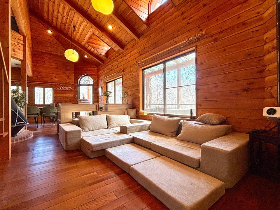 Bed, Living room, Bedroom