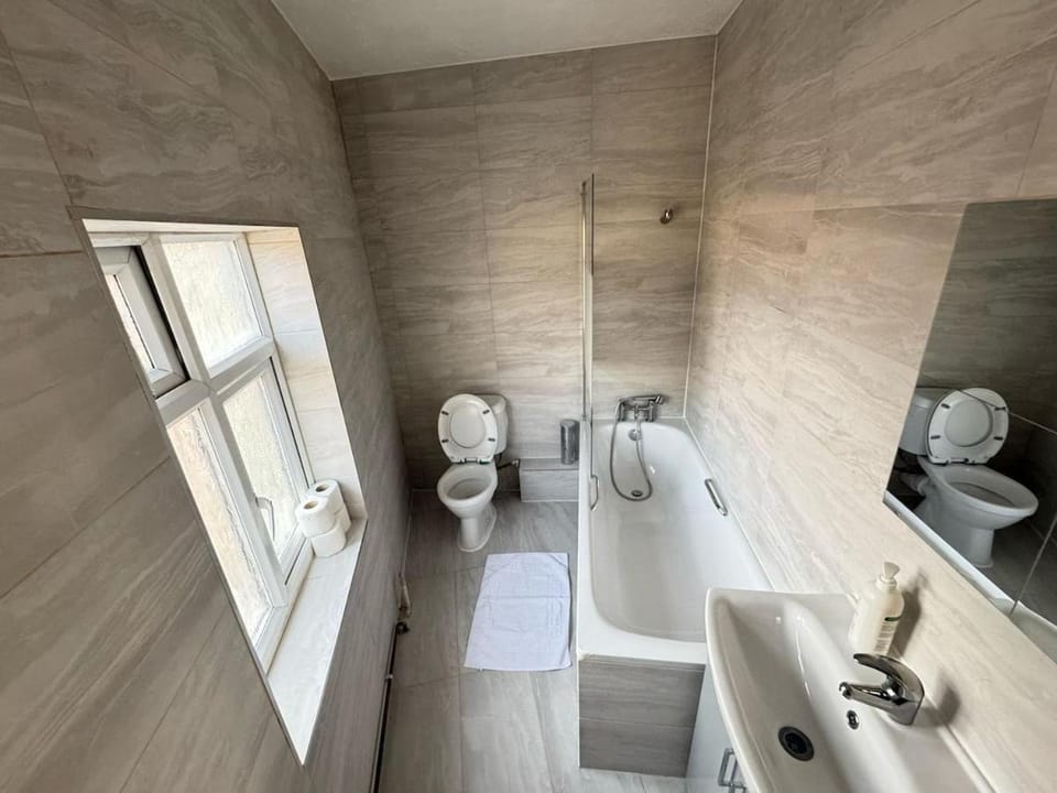 38LYW Room 4 - Modern Single Room Stratford Apartment in London