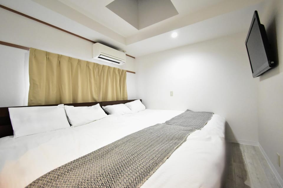 Bed, TV and multimedia, Bedroom, air conditioner