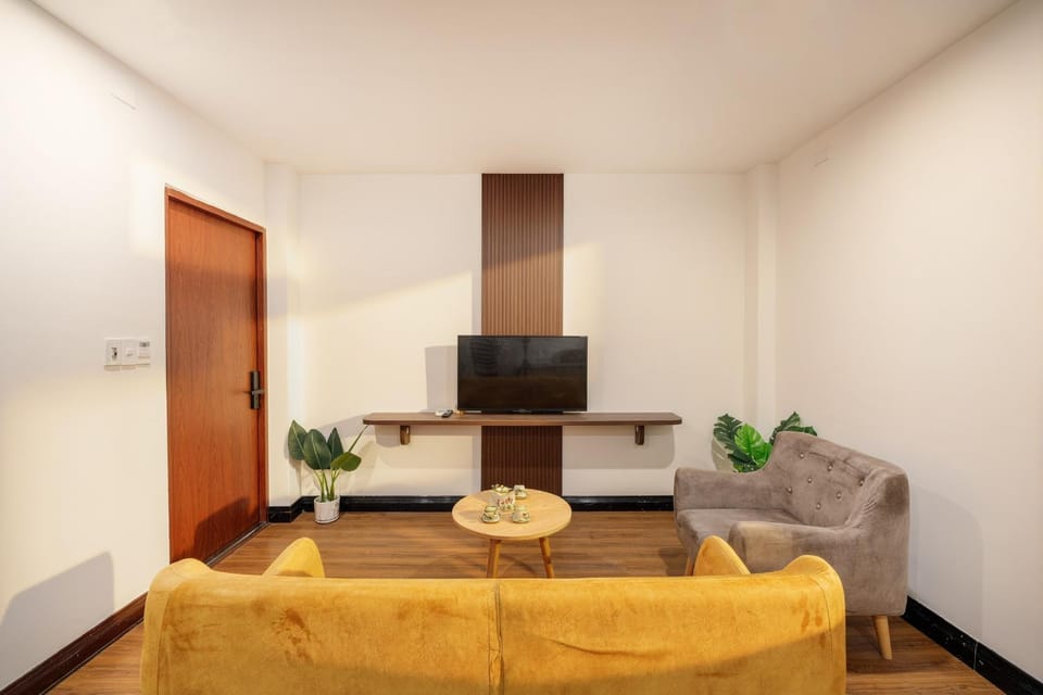 Communal lounge/ TV room, TV and multimedia, Living room, Seating area, Evening entertainment
