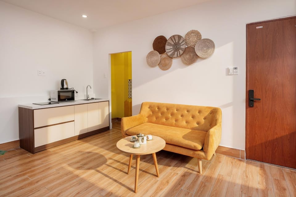 Kitchen or kitchenette, Living room, Seating area