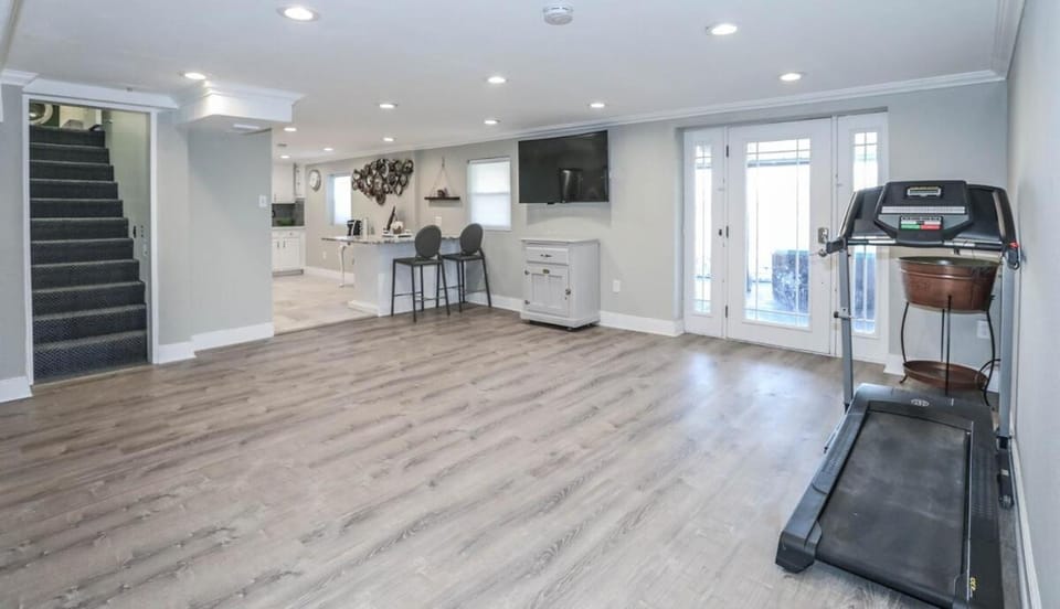 Full 3BR 2BA Ground Floor Suite Private Entrance Apartment in Kansas City