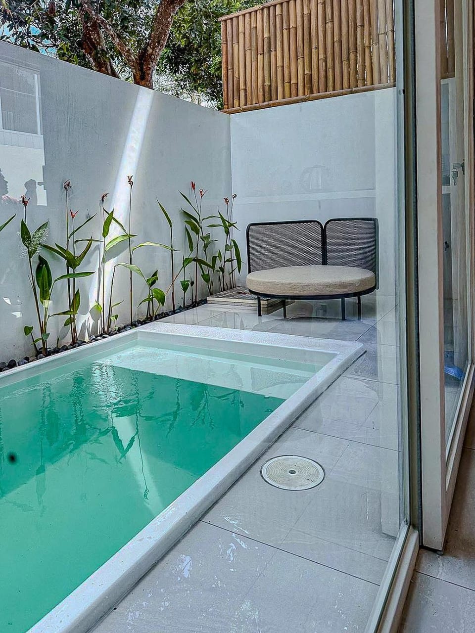 Patio, Pool view, Swimming pool, sunbed