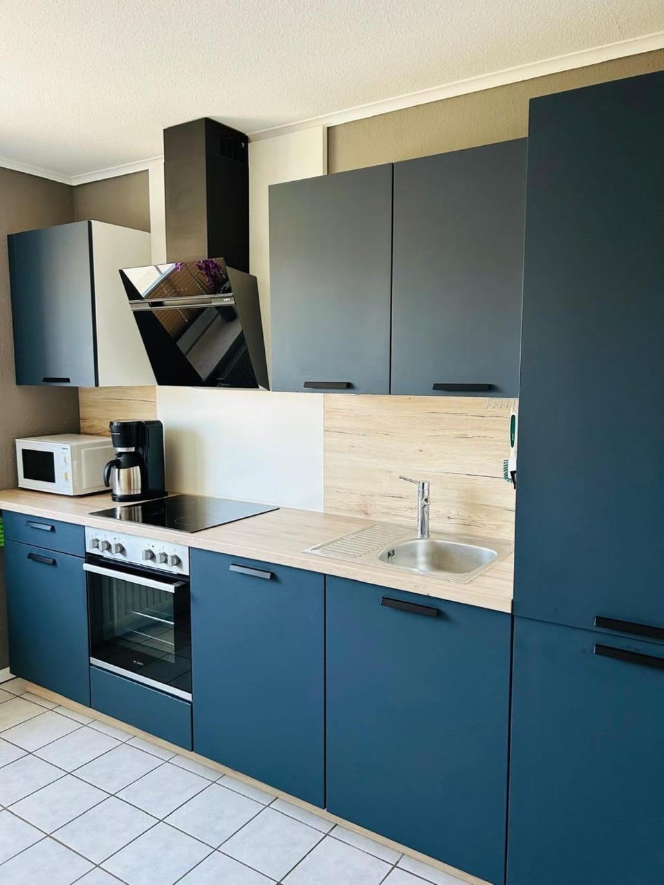 Kitchen or kitchenette, oven, stove