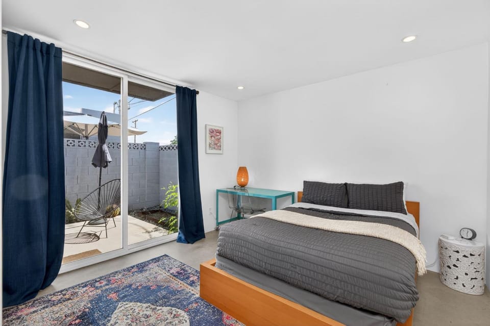 Modern 2BR Retreat Sleeps 4 Near Arcadia&Biltmore House in Phoenix