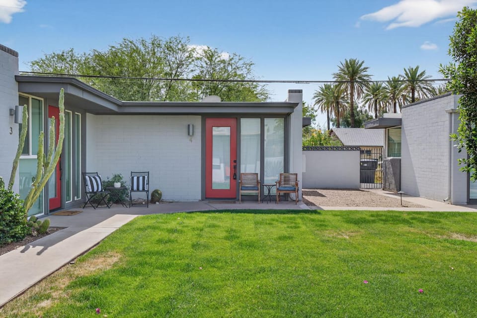 Modern 2BR Retreat Sleeps 4 Near Arcadia&Biltmore House in Phoenix