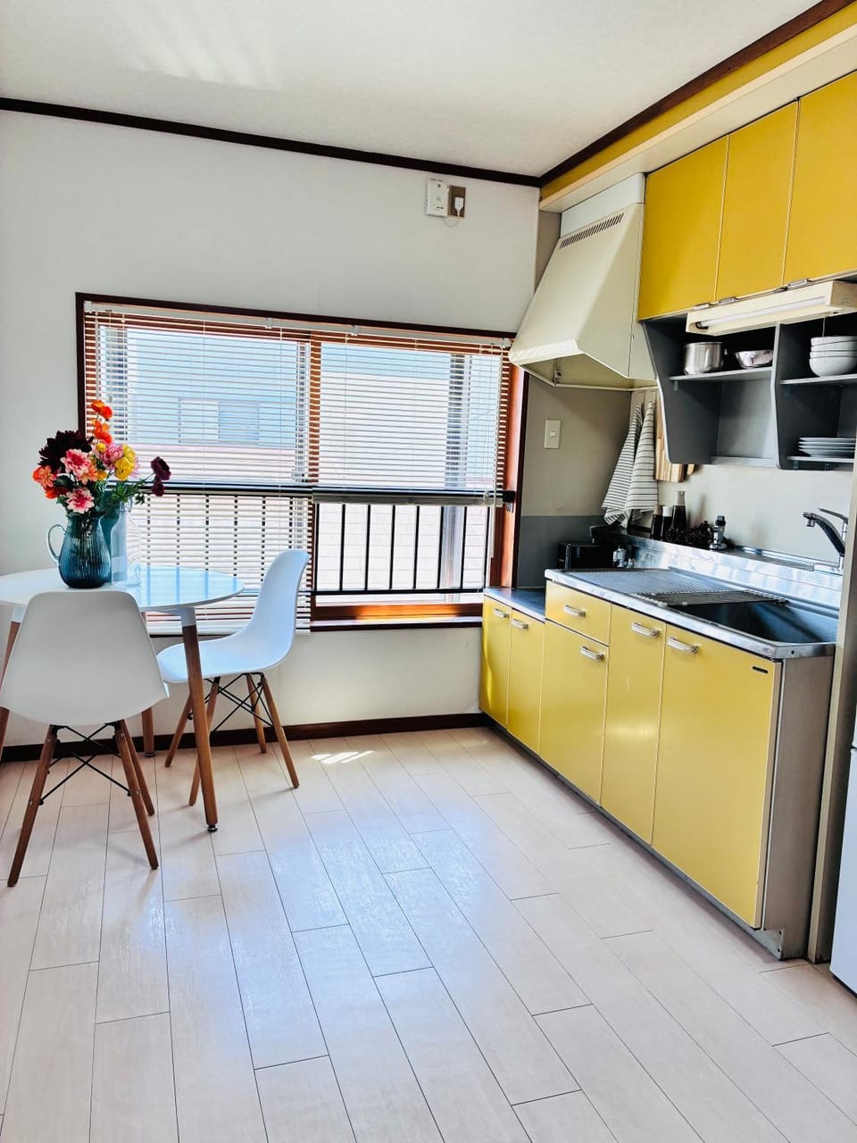 Kitchen or kitchenette, Living room, Dining area