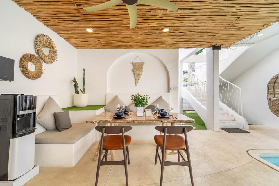 Dining area, kitchen