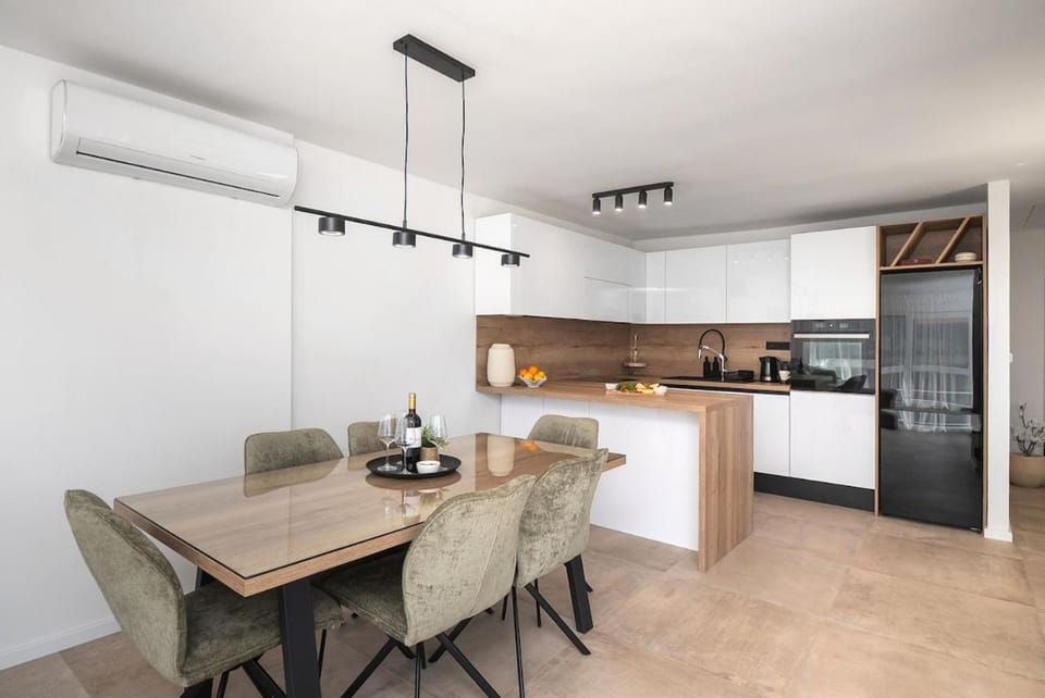 Kitchen or kitchenette, Living room, Dining area, dishwasher, oven, pet friendly, stove, kitchen, air conditioner