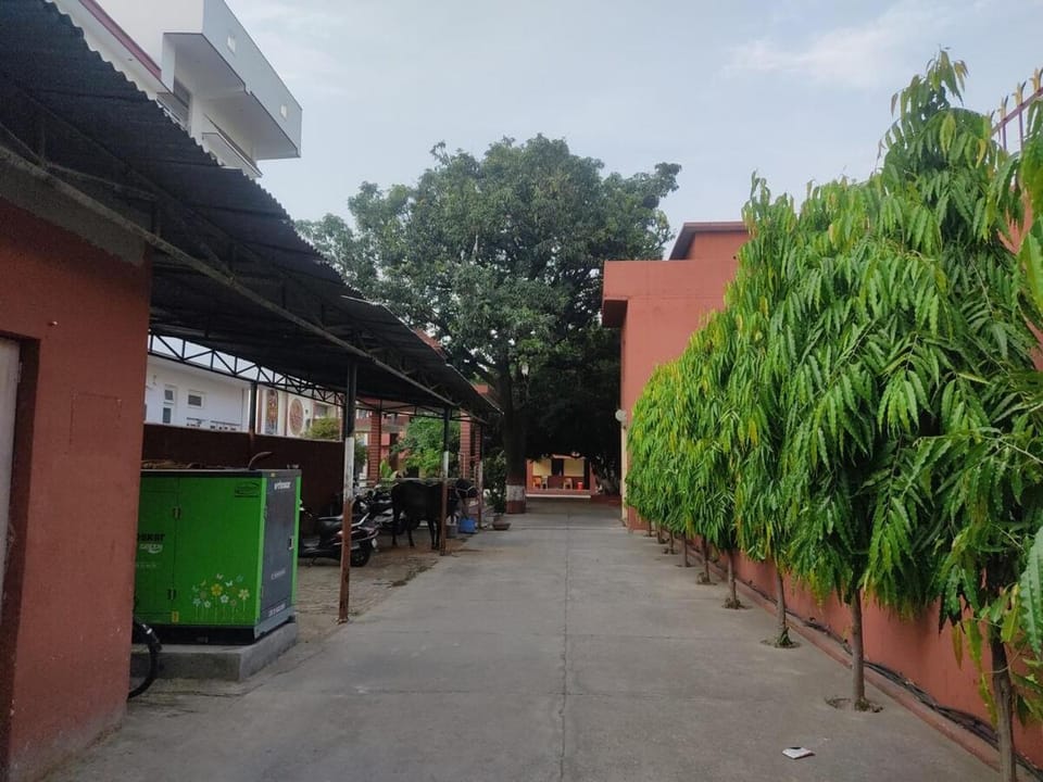 Parmarth gyan mandir Dharmshala by Pandit ji Farm Stay in Uttarakhand