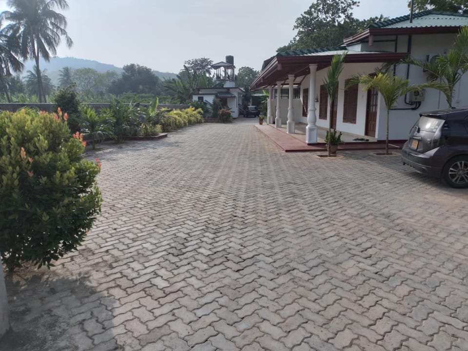 Garden, Parking