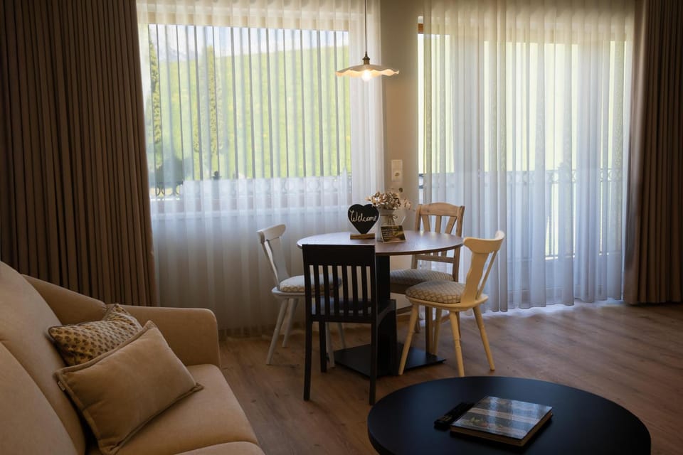 Living room, Seating area, Dining area