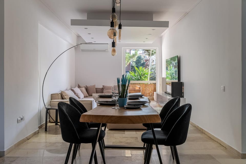 Diamond Eclipse Apartment in South Athens