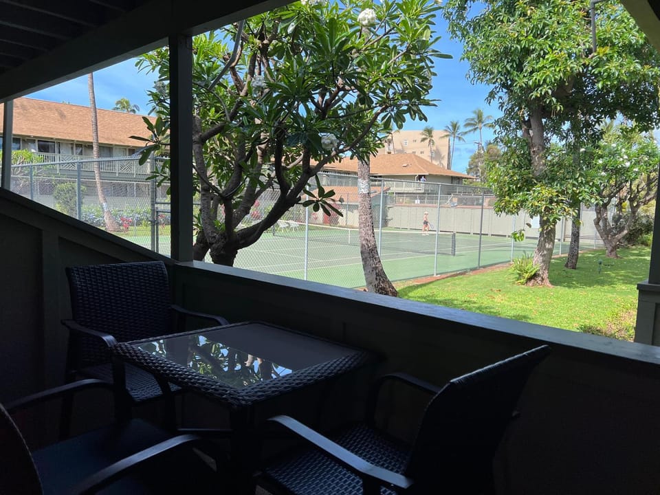 Kihei Bay Surf #123 Studio A/C, Wifi, Near Beach, Great Rates, Shared Hot Tub Apartment in Kihei