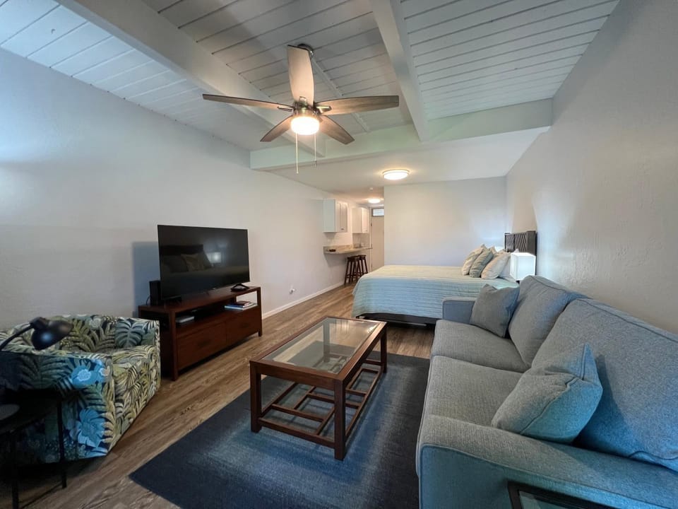 Kihei Bay Surf #123 Studio A/C, Wifi, Near Beach, Great Rates, Shared Hot Tub Apartment in Kihei