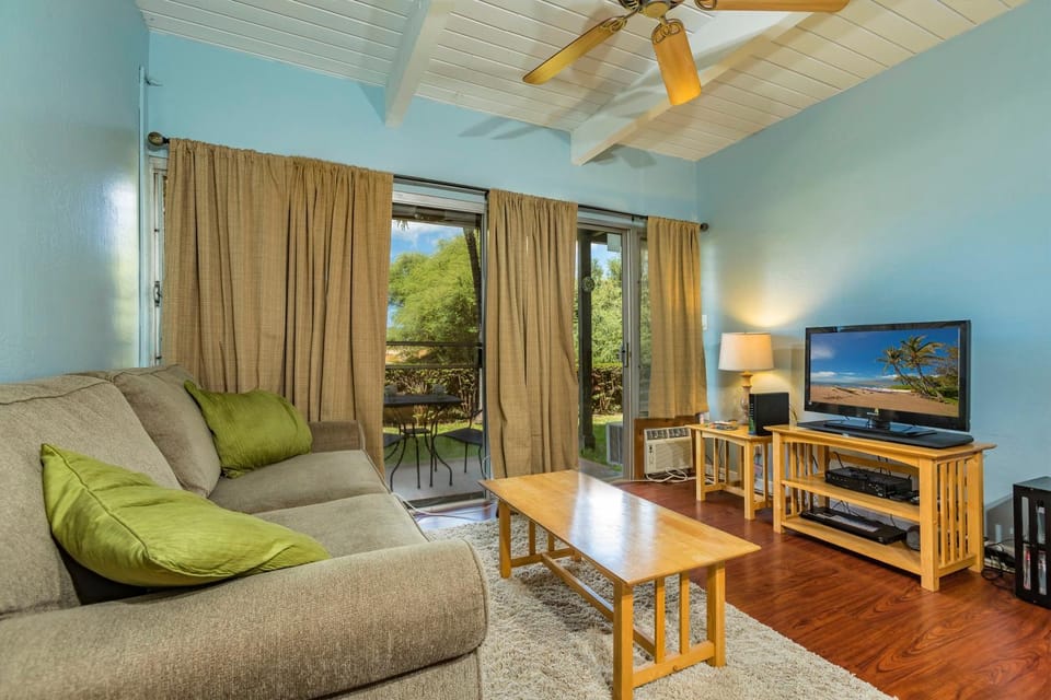 Kihei Bay Surf #109 Studio Across From Sandy Beach, Shared Hot Tub, Great Rates Apartment in Kihei