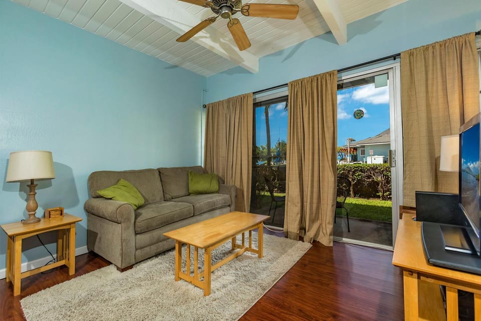 Kihei Bay Surf #109 Studio Across From Sandy Beach, Shared Hot Tub, Great Rates Apartment in Kihei