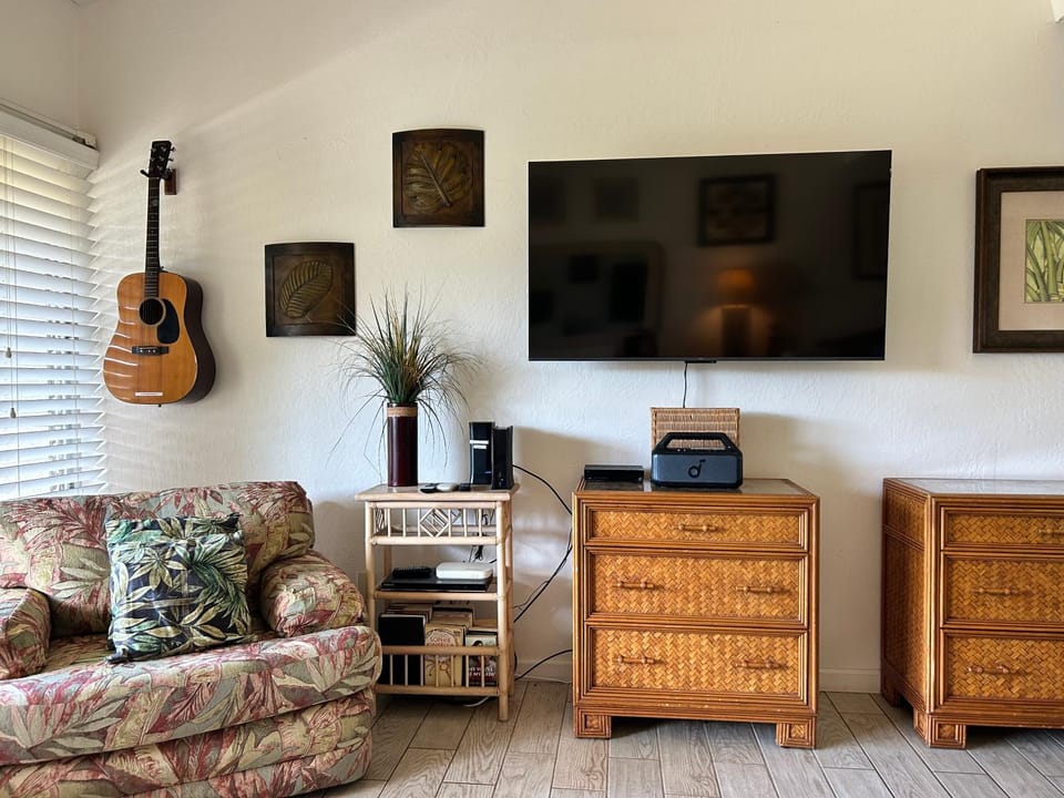 Kihei Bay Surf #213 Studio Kitchen, Wifi, Great Rates, Shared Hot Tub, Near Beach Apartment in Kihei