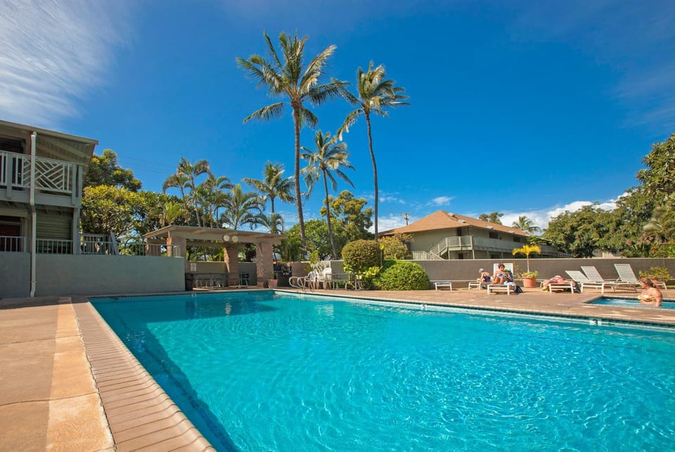 Kihei Bay Surf #218 Studio Renovated, Near Beach, Shared Hot Tub, Inner Courtyard Apartment in Kihei