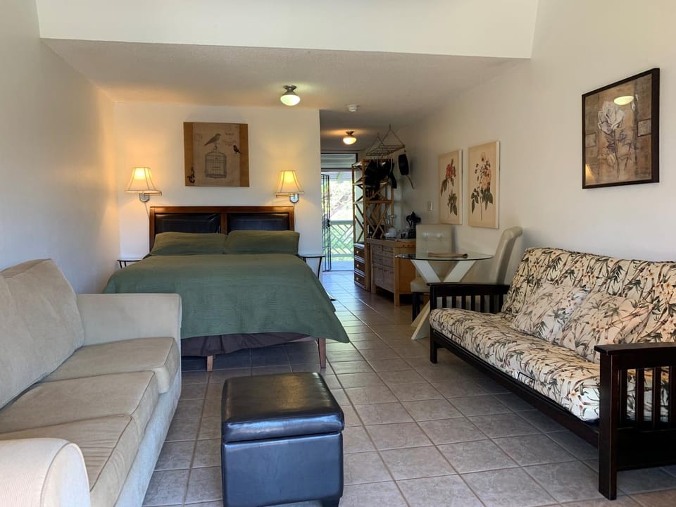Kihei Bay Surf #226 Studio Convenient, Shared Hot Tub, Near Beach, Great Rates Apartment in Kihei