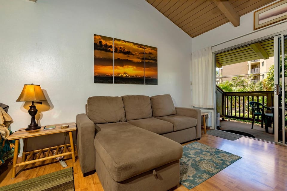 Kihei Bay Surf #253 Studio Amazing Sunsets, Near Beach, Shared Hot Tub, Great Rates Apartment in Kihei