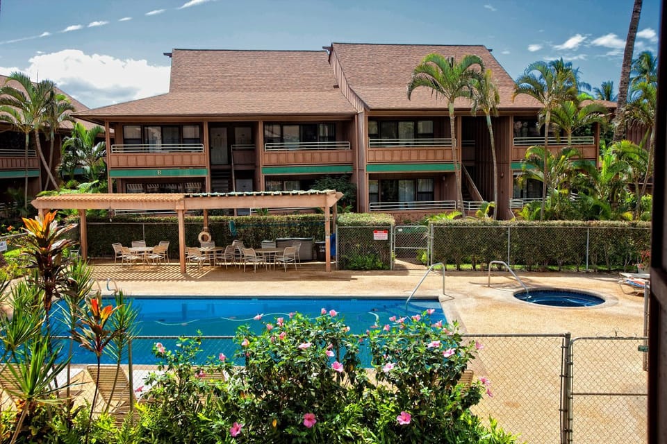 Kihei Bay Vista #A-102 Across From The Beach, A/C throughout Great Rates Apartment in Kihei