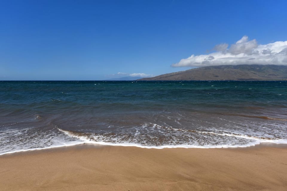 Kihei Bay Vista #A-201 Ocean View, Steps From Beach, Wifi, A/C Great Rates Apartment in Kihei