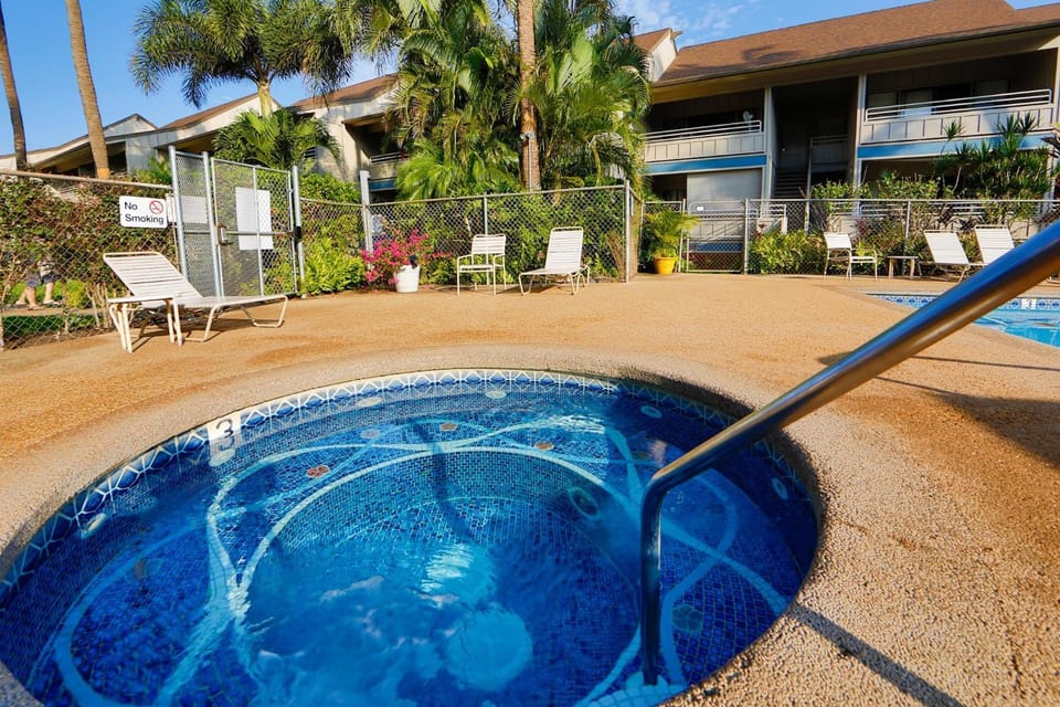 Kihei Bay Vista #C-106 Best Location, Garden View, Cal King Bed, Hot Tub Apartment in Kihei