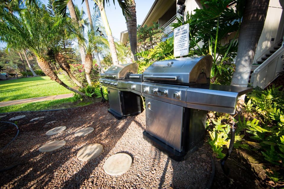 Kihei Bay Vista #C-106 Best Location, Garden View, Cal King Bed, Hot Tub Apartment in Kihei
