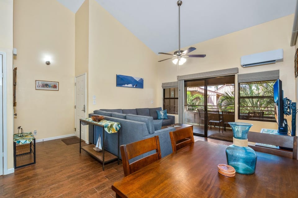 Kihei Bay Vista #C-206 Across from Beach, NEW Split A/C Throughout Apartment in Kihei