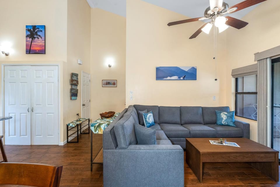 Kihei Bay Vista #C-206 Across from Beach, NEW Split A/C Throughout Apartment in Kihei