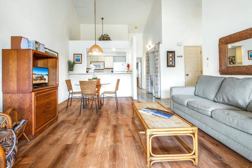 Kihei Bay Vista #D-208 Across from the Whale Sanctuary, Steps from the beach Apartment in Kihei