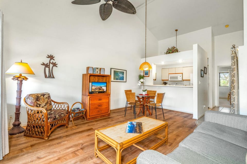 Kihei Bay Vista #D-208 Across from the Whale Sanctuary, Steps from the beach Apartment in Kihei