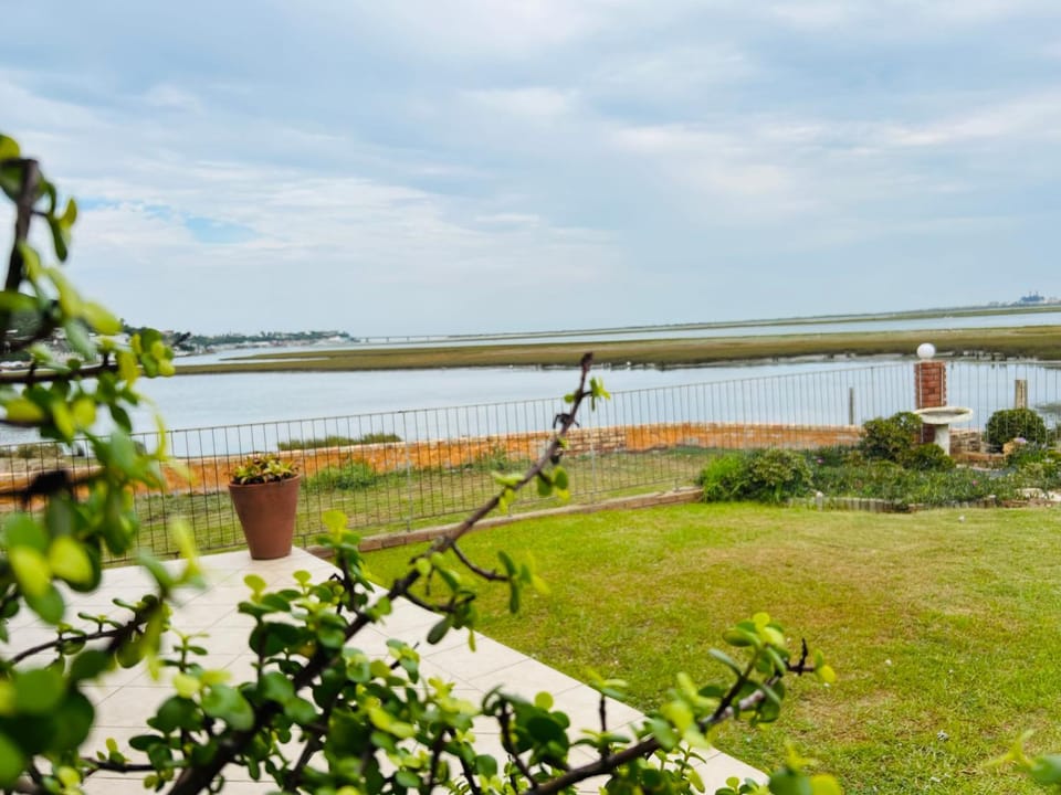River Front Guest House Bed and Breakfast in Port Elizabeth
