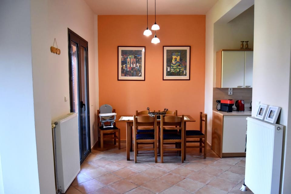 Property building, Kitchen or kitchenette, Living room