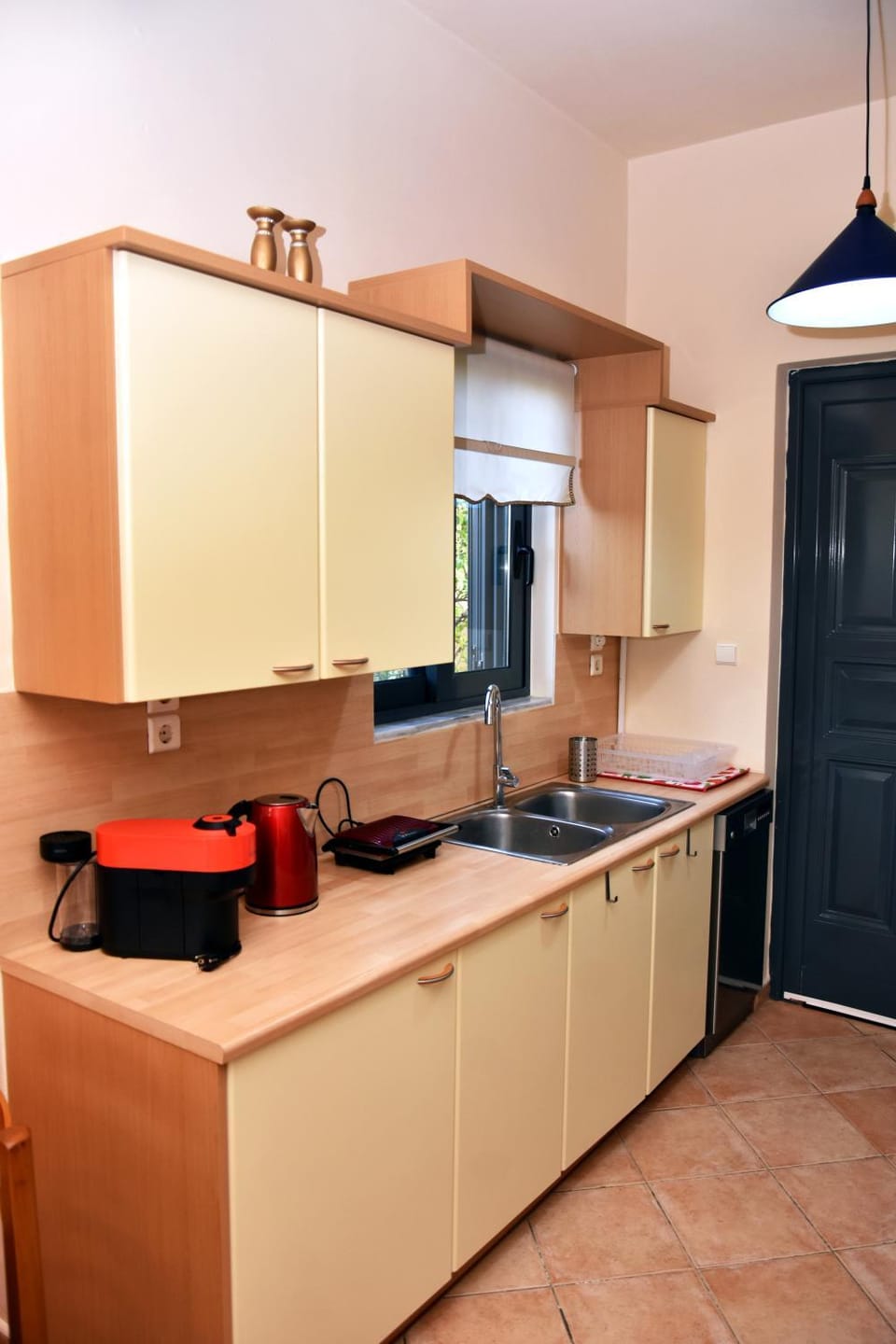 Kitchen or kitchenette, pet friendly, stove