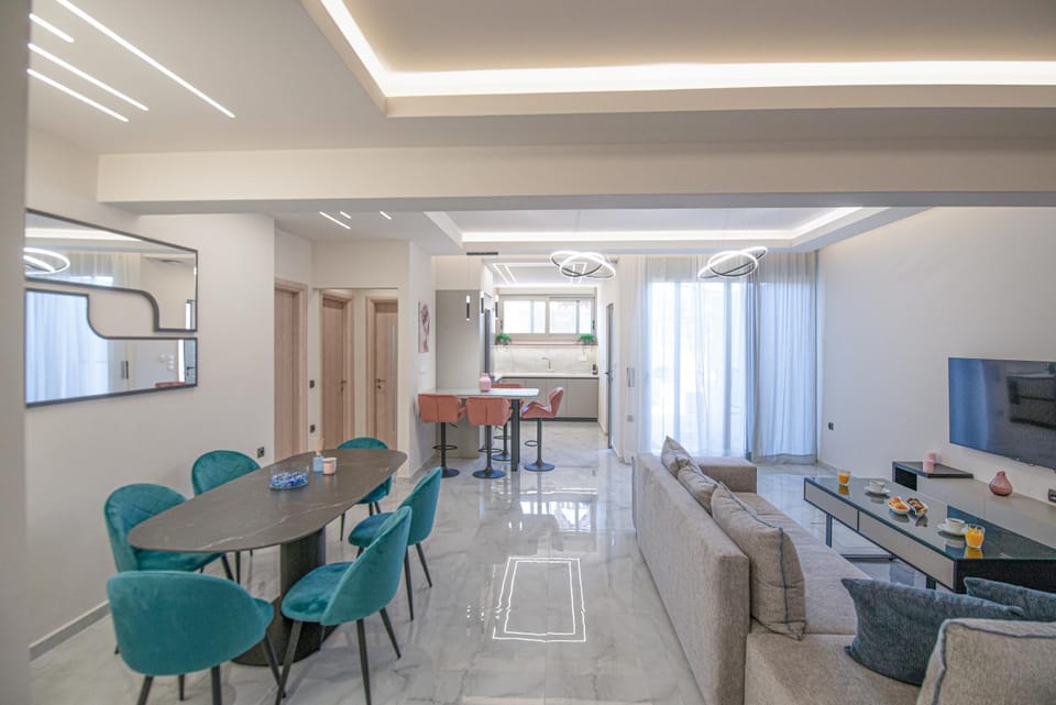 TV and multimedia, Living room, Seating area, Dining area