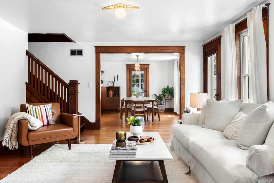 Vintage-Inspired Retreat with Unique Cozy Touches in Bovina, New York House in Bovina Center