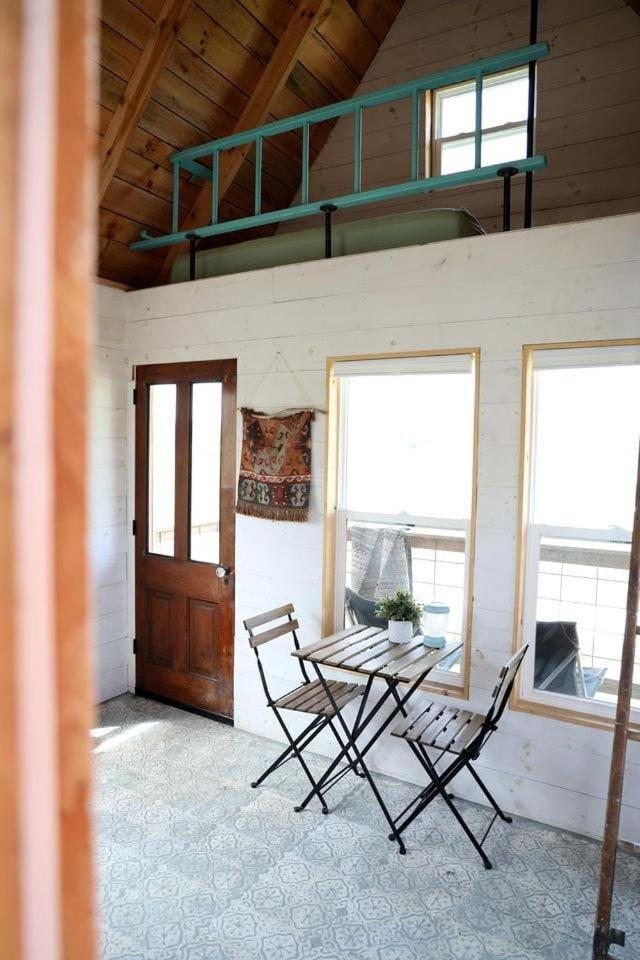 Rustic Off-Grid Treehouse Glamping Retreat with Cozy Loft Beds & Fire Ring near Dillon State Park, Frazeysburg, Ohio House in Ohio