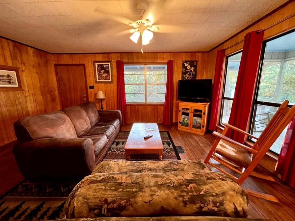 Spacious Lakeview Cabin with Fishing Pier Access Near Zwolle, Louisiana Cabin in Toledo Bend Reservoir
