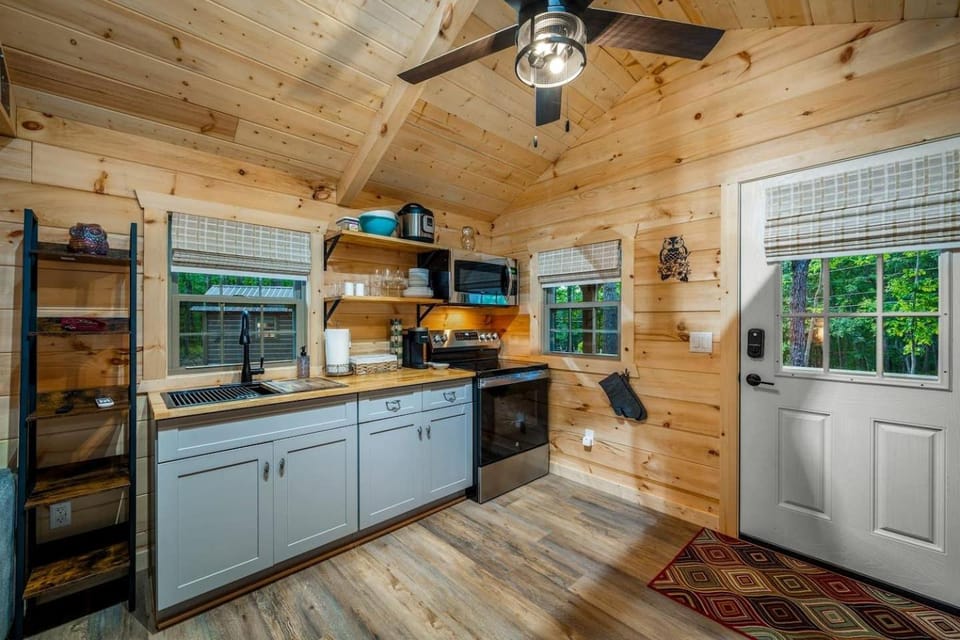 Escape to a Charming Cabin with Hot Tub & Covered Porch in Mentone, Alabama Cabin in Alabama