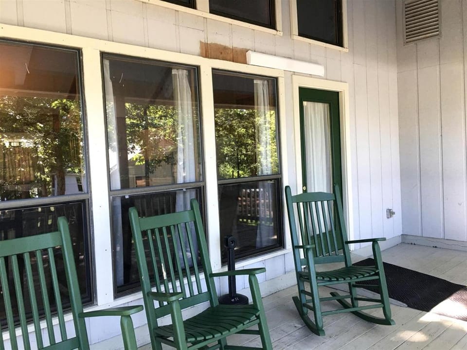 Spacious Cabin with Resort Amenities and Shared Outdoor Deck near Zwolle, Louisiana Cabin in Toledo Bend Reservoir